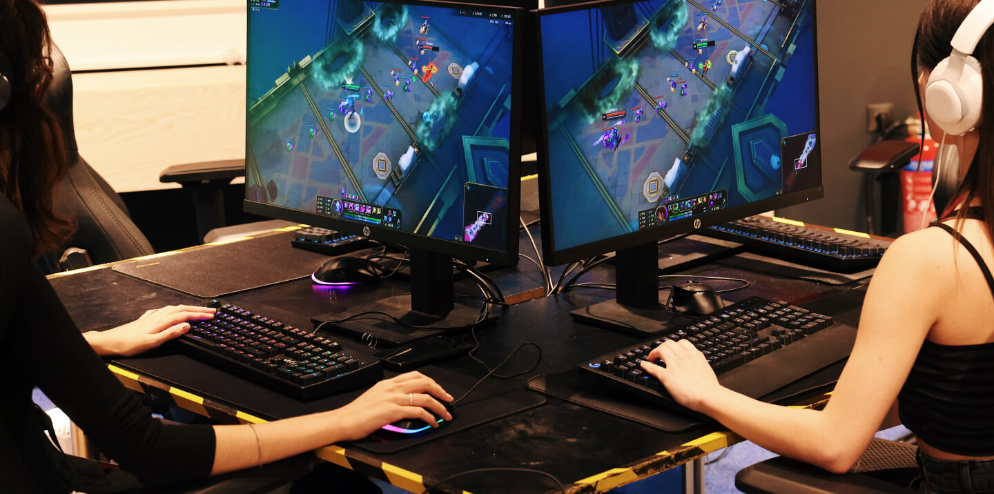 gaming-tournament women-in-gaming